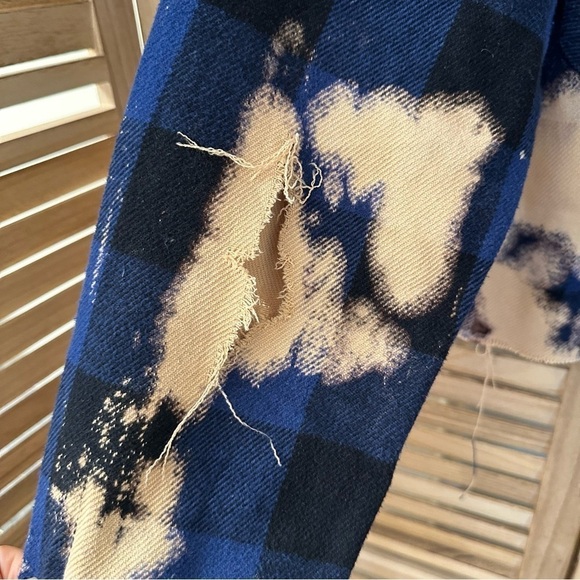 Supreme Cropped Distressed Bleached Shirt - Picture 3 of 9